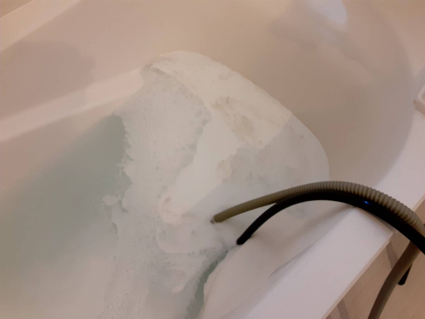 お風呂の菌を徹底的除菌！風呂釜洗浄と光触媒コーティング。