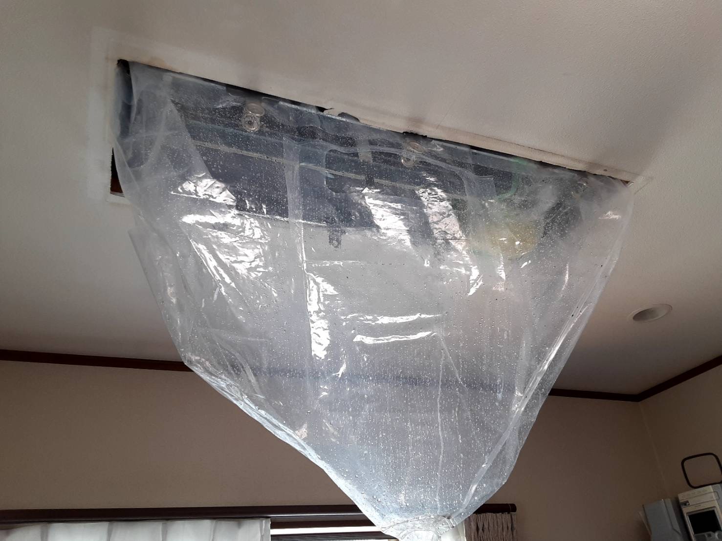 家庭用天井埋め込みエアコンのダブル洗浄クリーニングのビフォーアフター施工写真