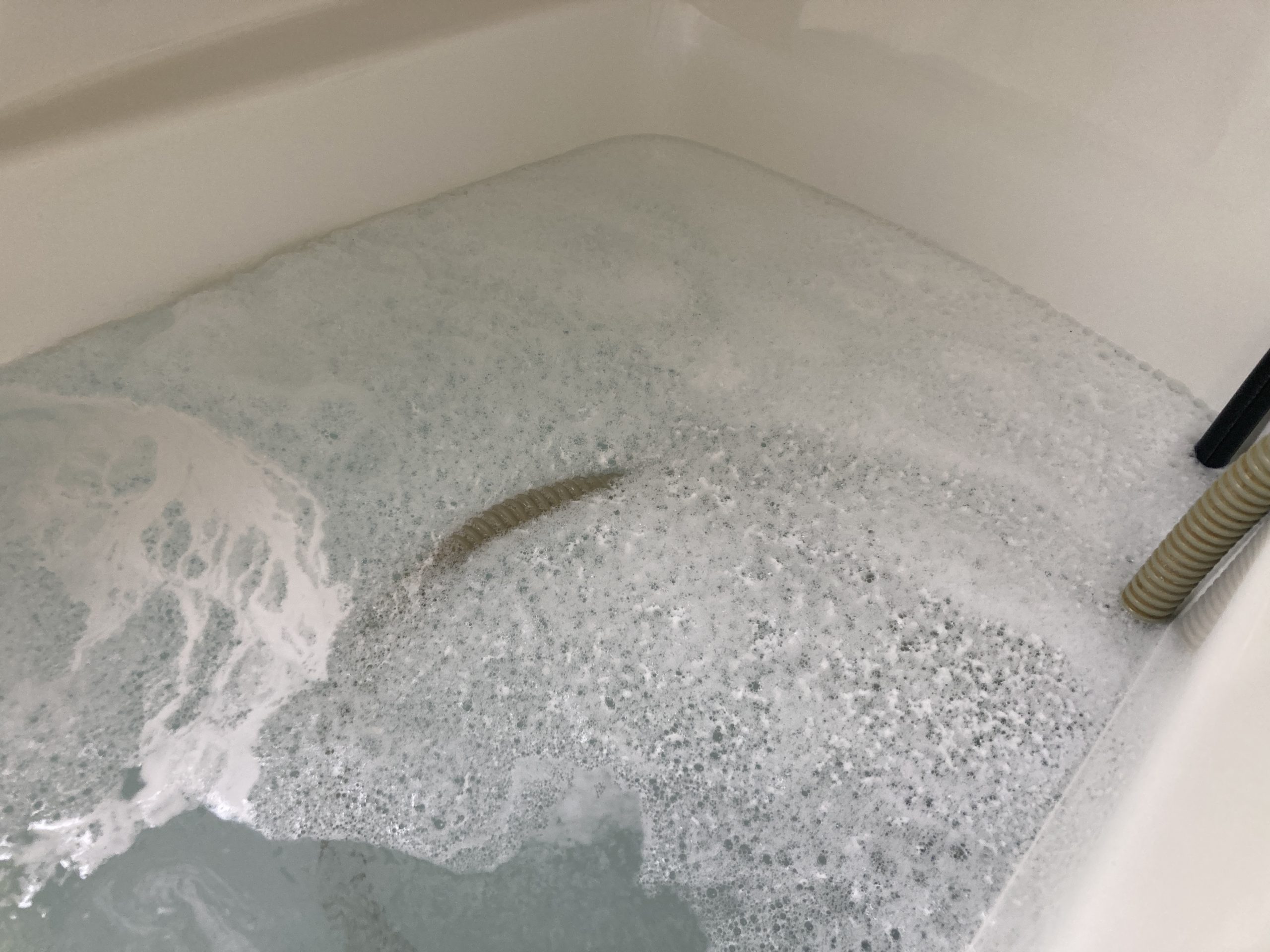 追い炊き配管から出た汚れ