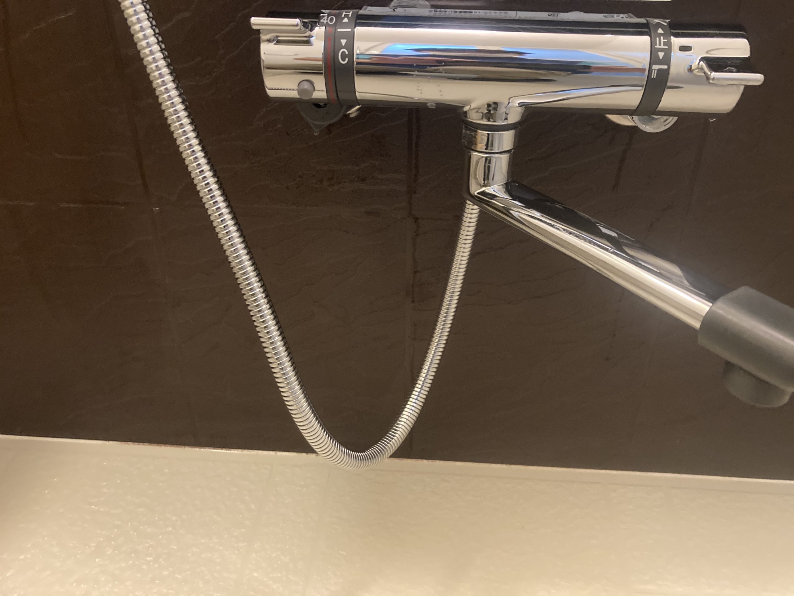 全体が明るくなり、まるで新品のような仕上がりに!毎日の入浴が楽しみに変わる浴室空間へ。