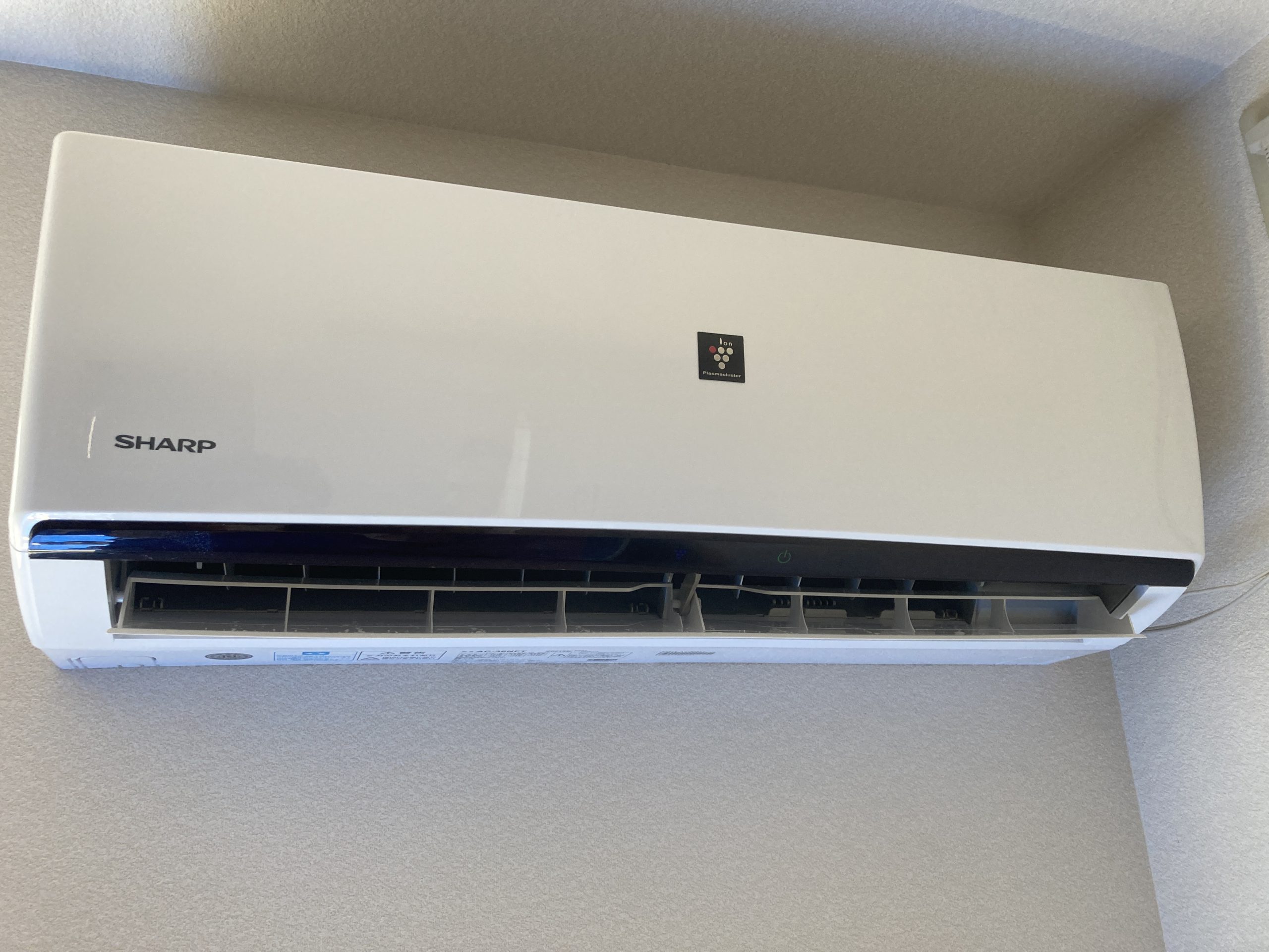 シャープ製の標準タイプのエアコン室内機