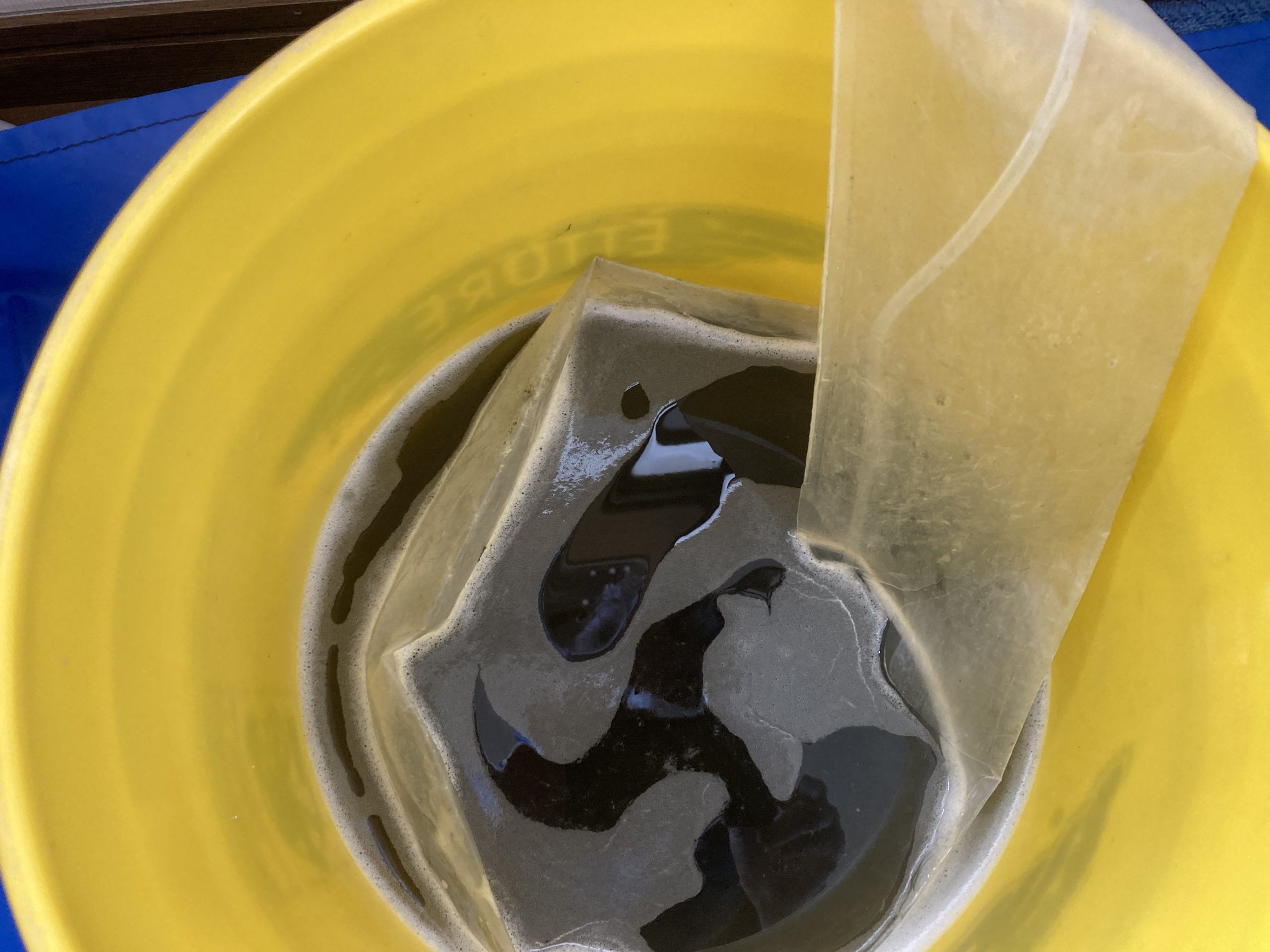 透明だった水が真っ黒に…。汚れの量が一目瞭然！