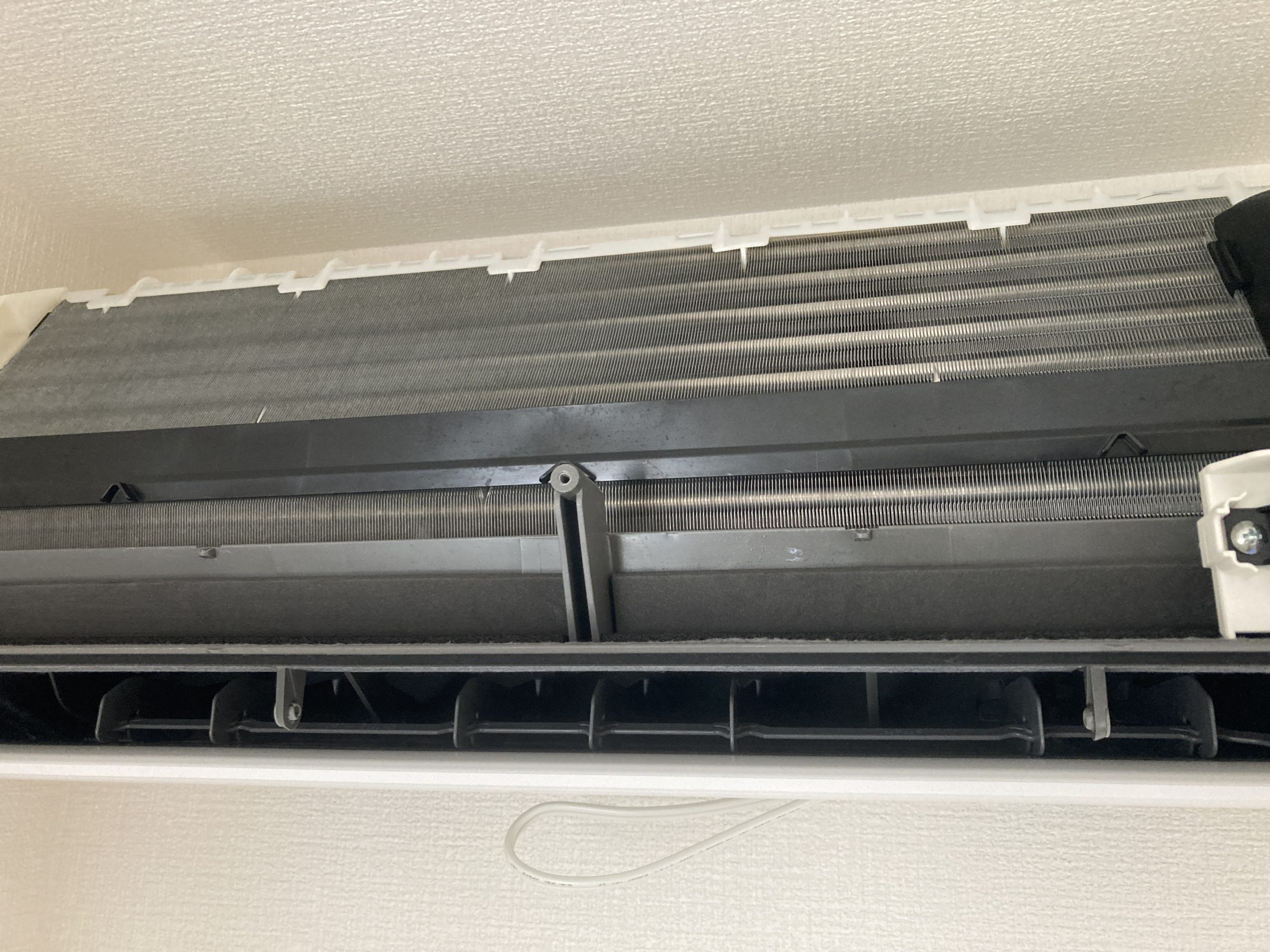 福岡市早良区 ノクリア AS-C221L-W 子ども部屋 エアコン 内部 汚れ 洗浄前