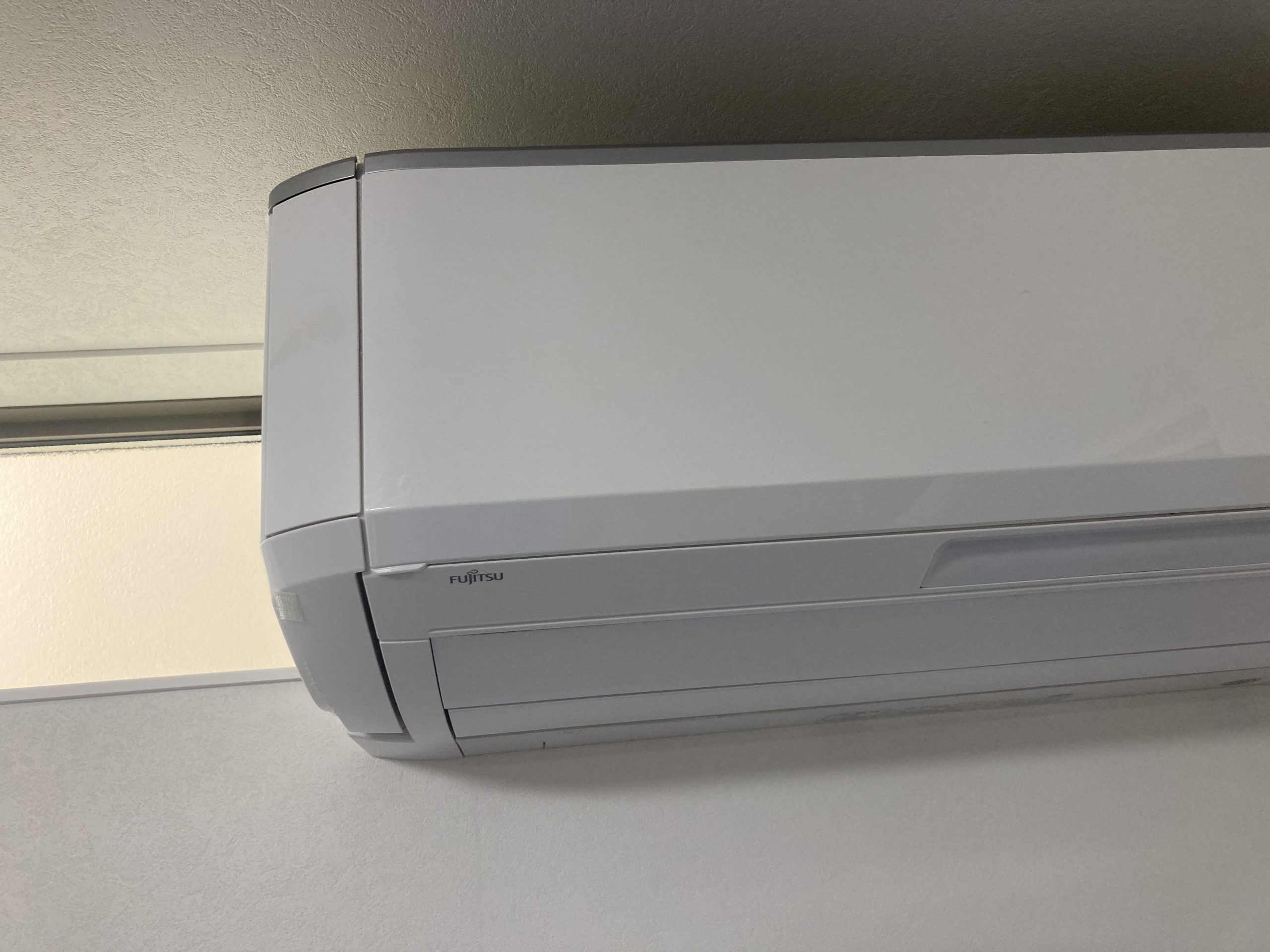 エアコン外観（リビング）