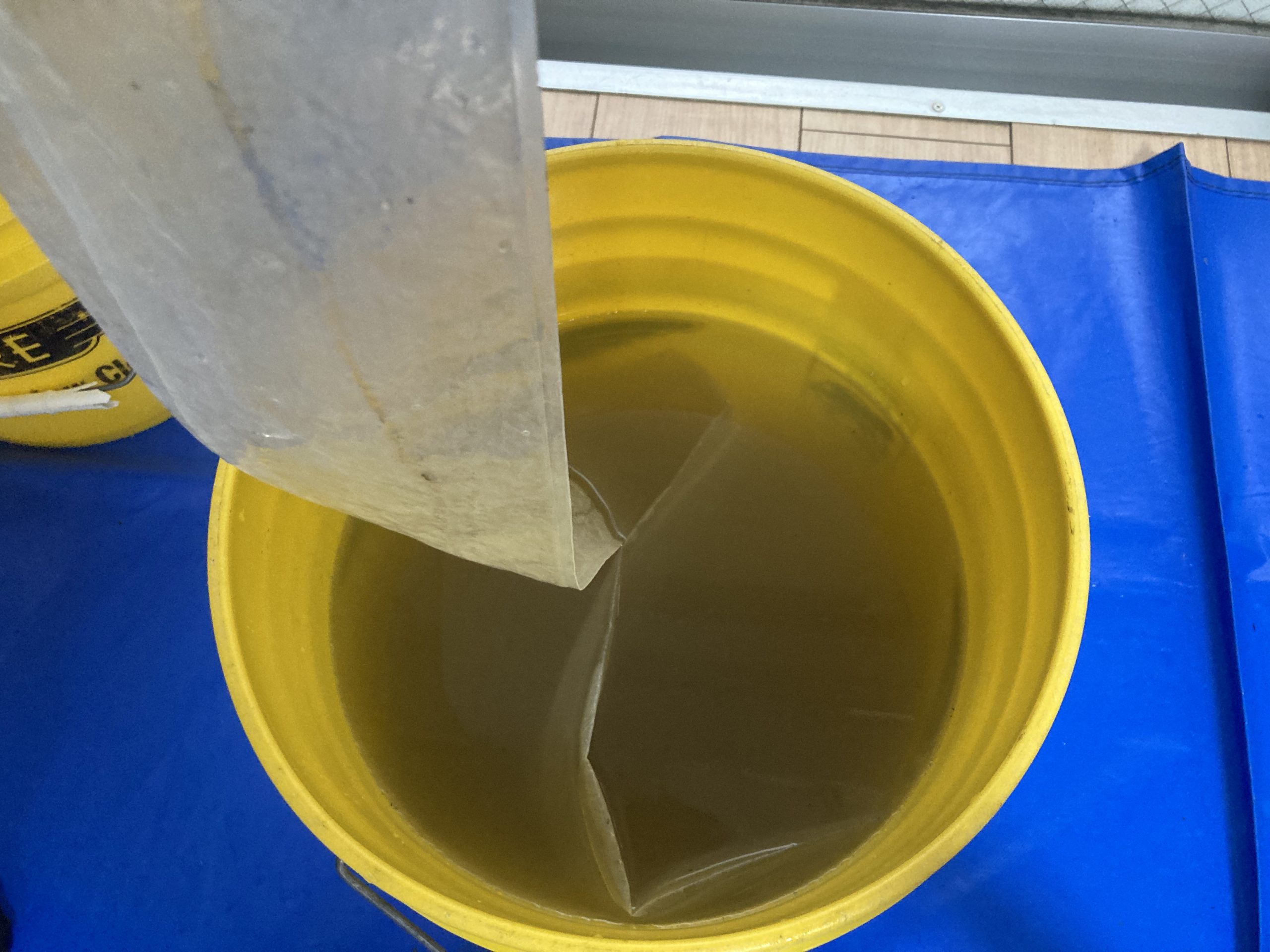 20Lのお湯 × 2杯分を使用し、徹底的に洗浄。