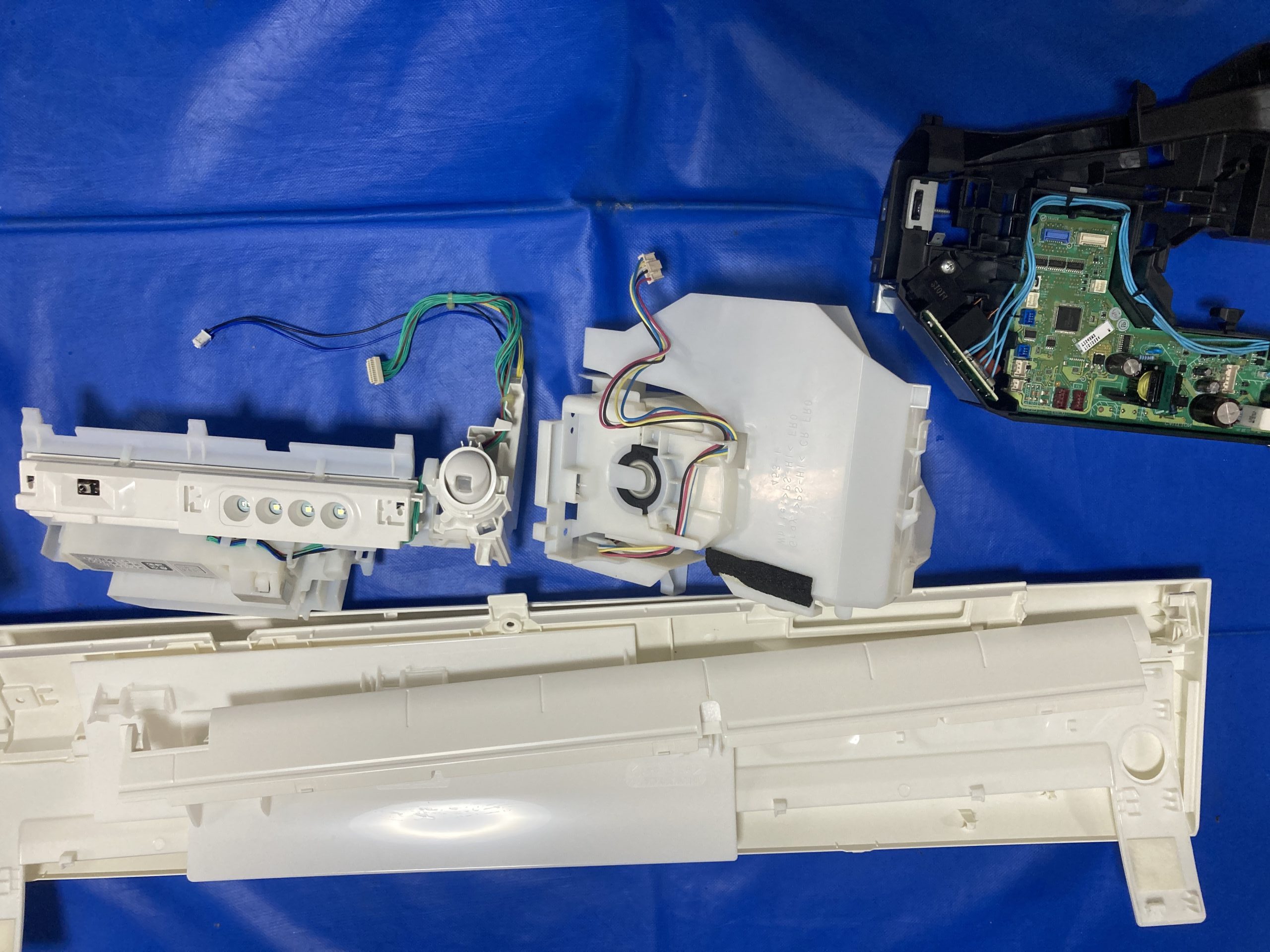 羽根1枚1枚まで洗浄し、風の臭いが大幅改善。