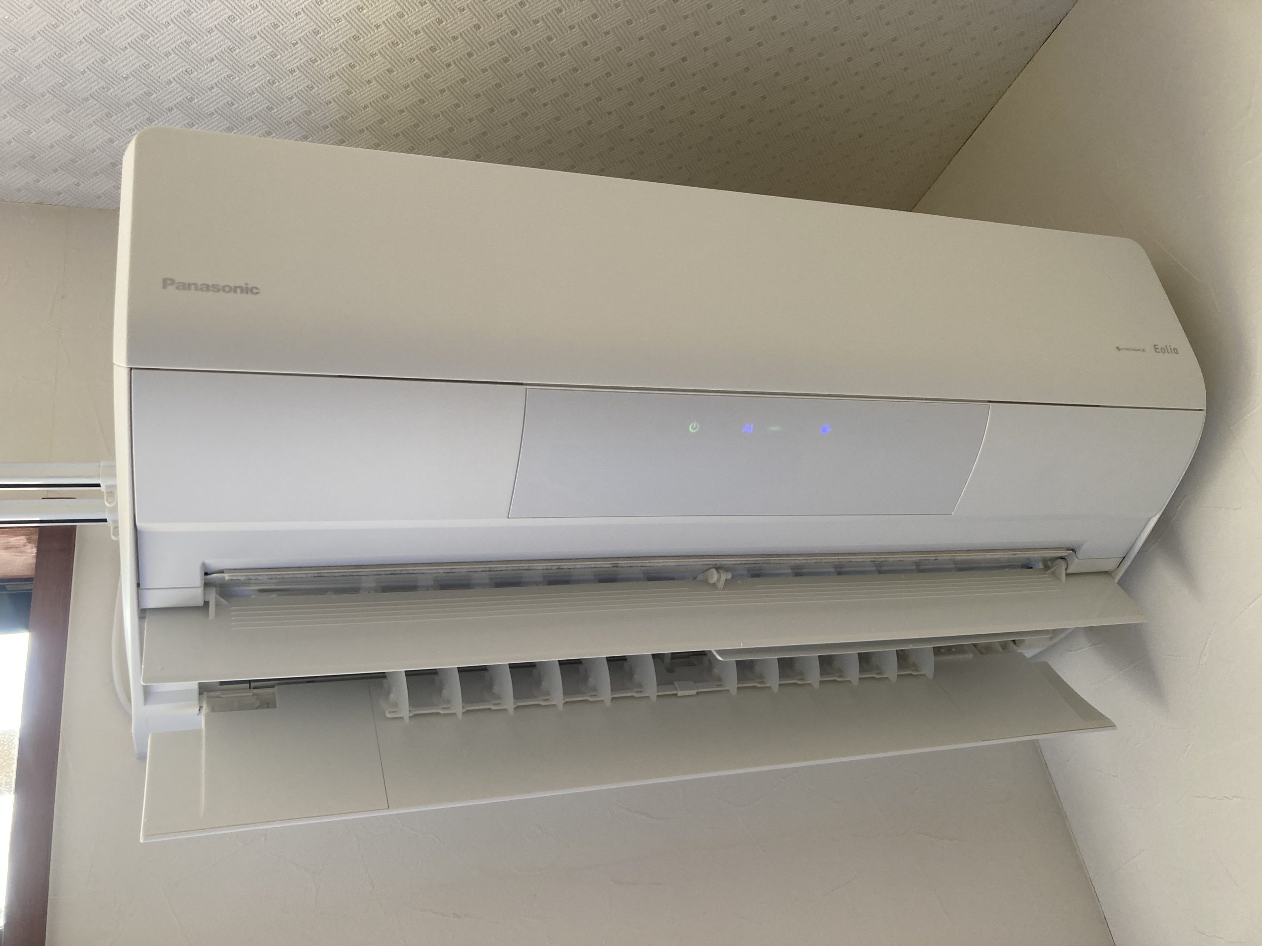 『黒カビがなくなり真っ白に！』「黒カビが完全に除去され、清潔な吹き出し口が復活しました。」