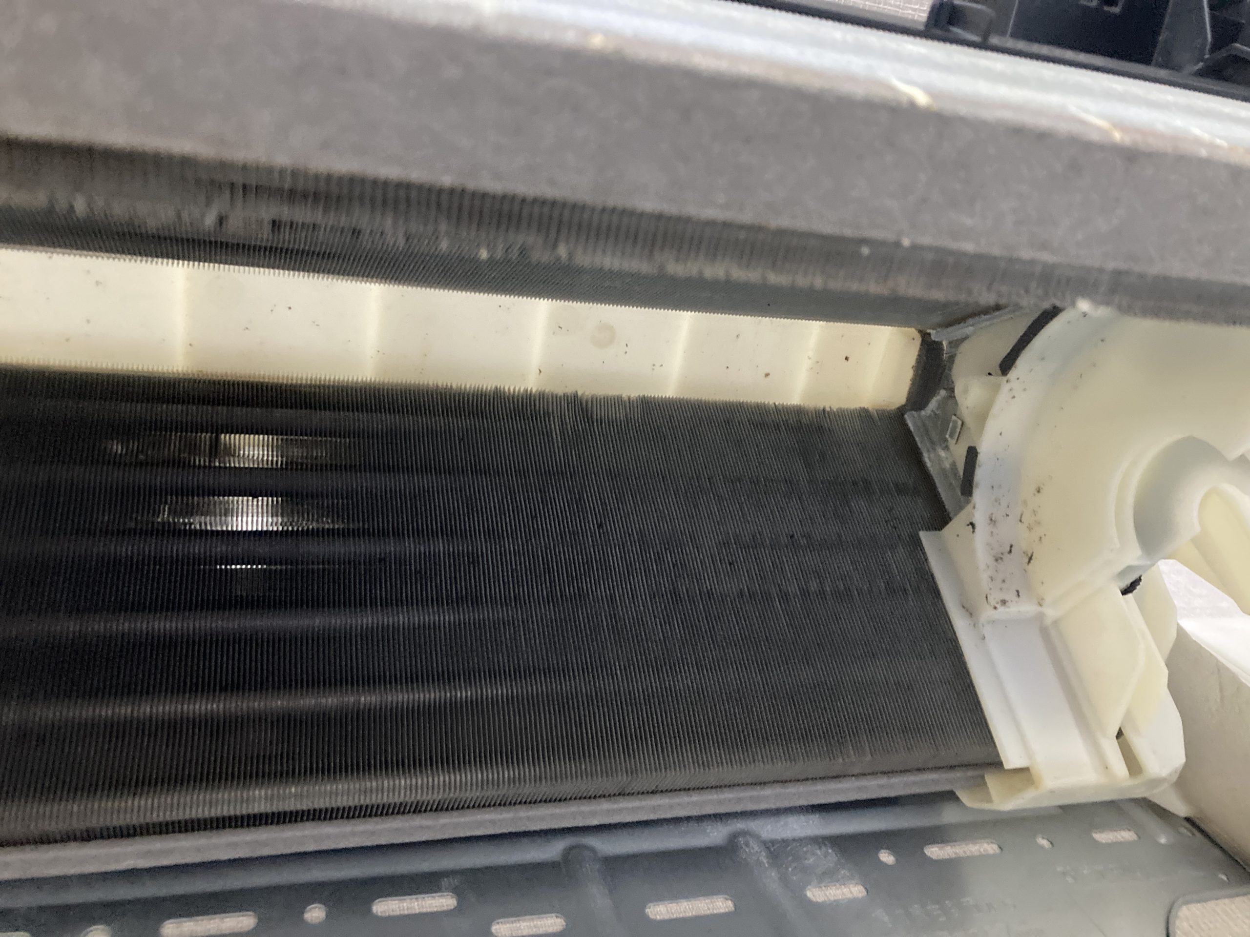 高圧洗浄でフィン裏の汚れもスッキリ！