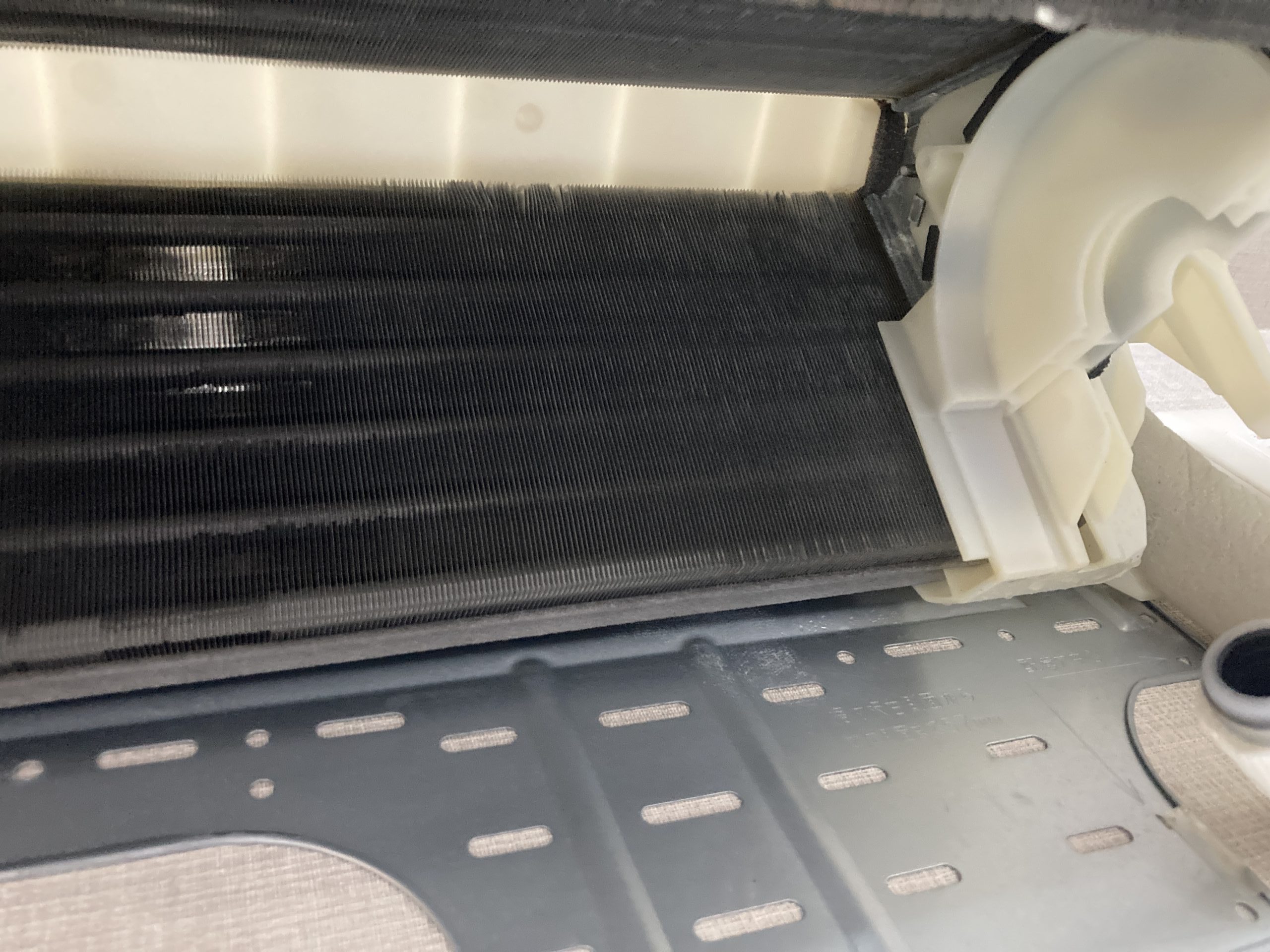 高圧洗浄でフィン裏の汚れもスッキリ！