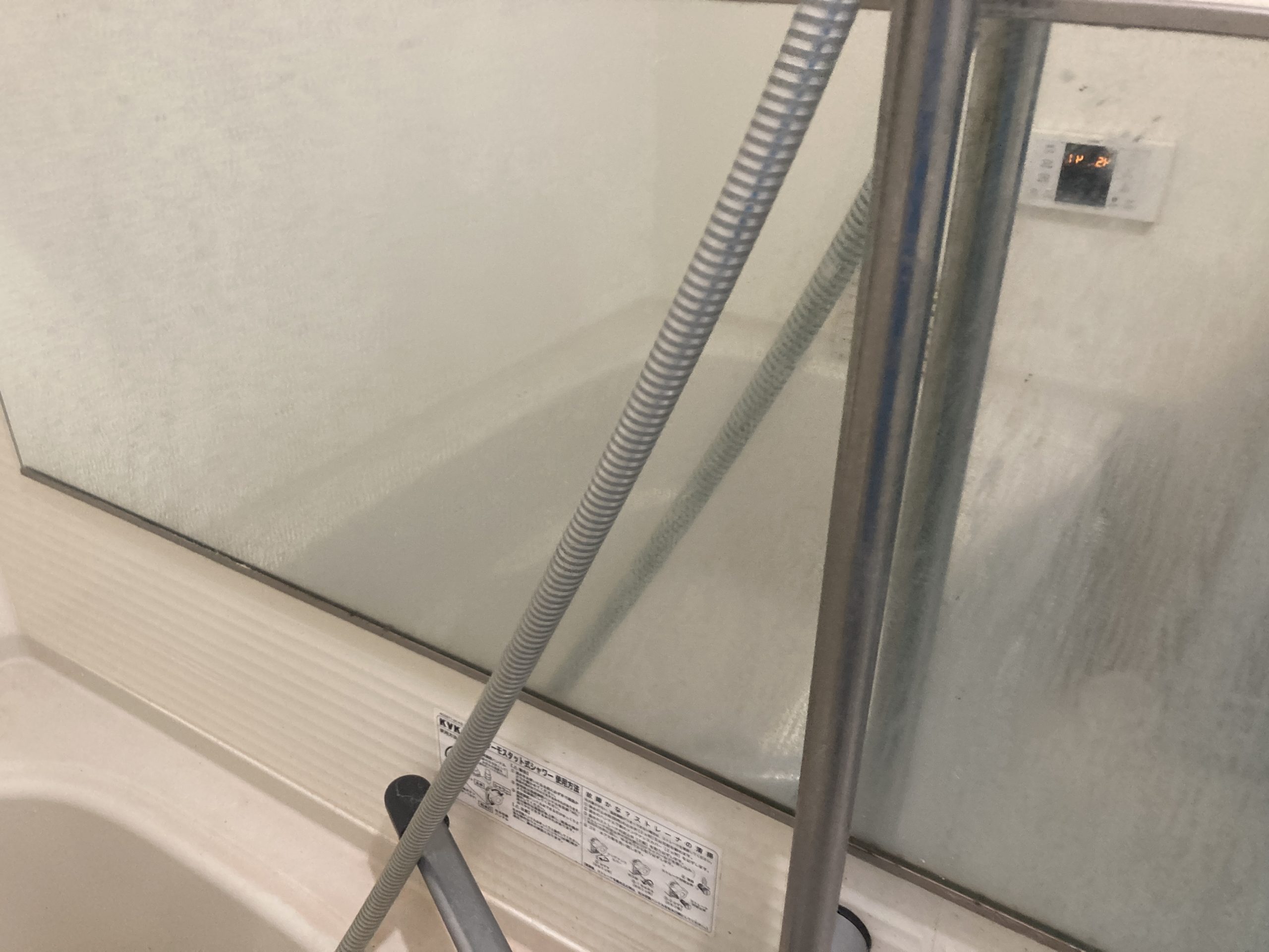 浴室の曇った鏡