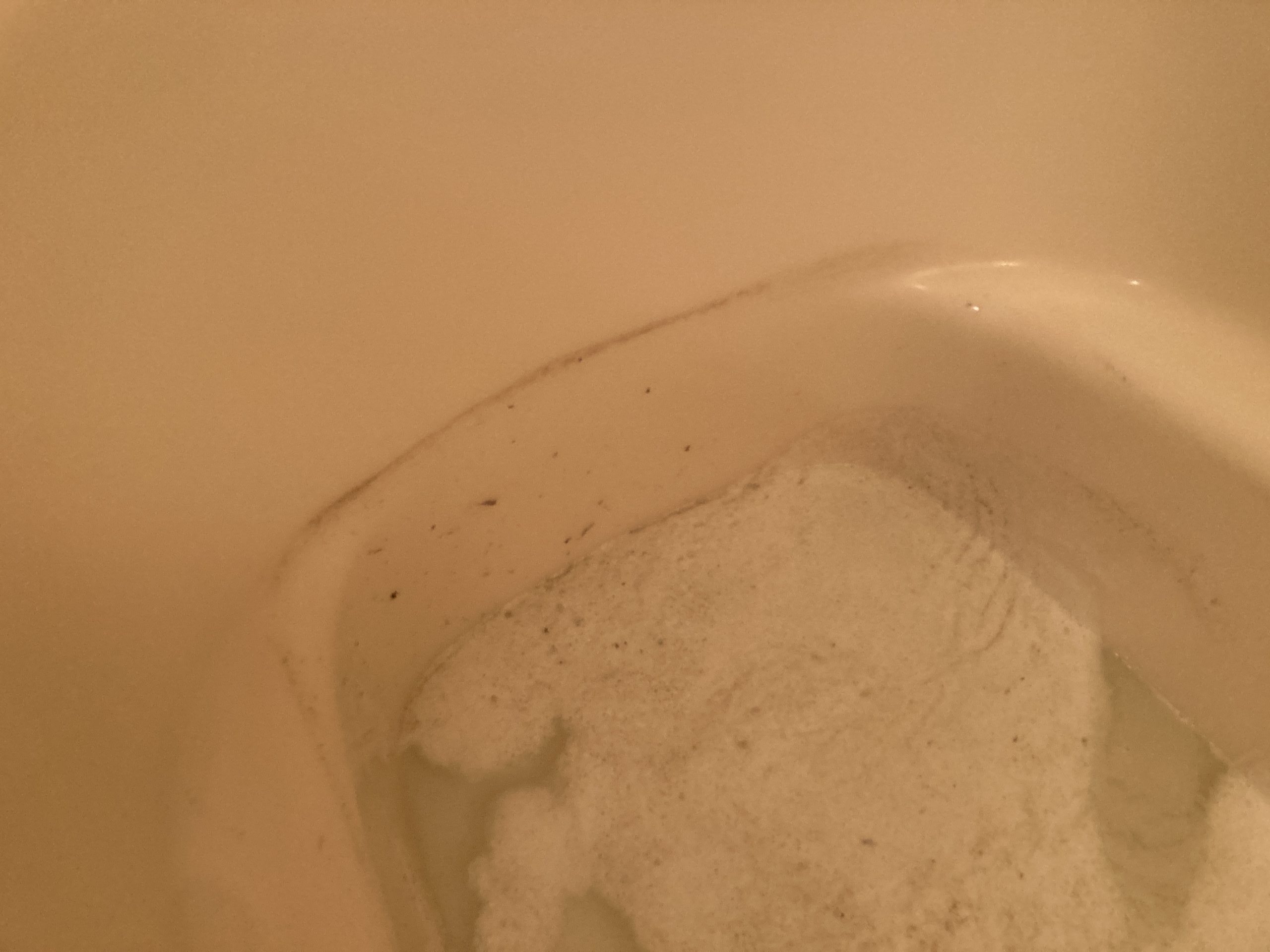 追い焚き配管から出てきな皮脂汚れのカスになります。