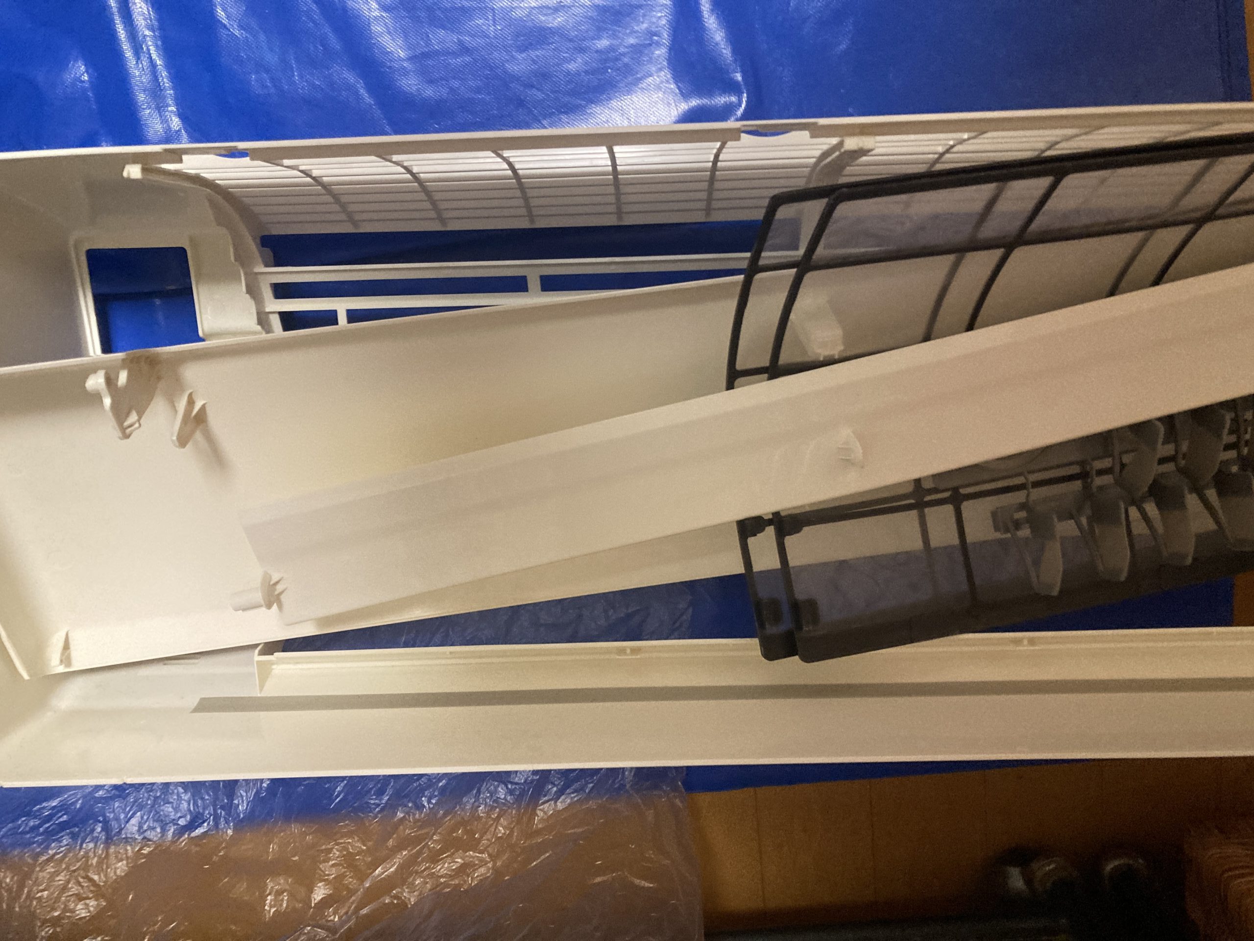 取り外したパーツも一つ一つ丁寧に洗浄し、
ホコリやカビをしっかり除去しました。