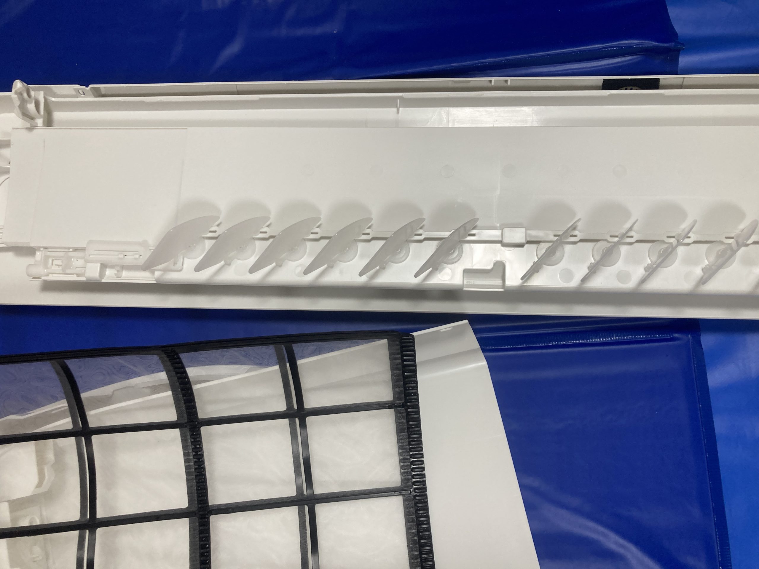 エアコン外装パーツ 洗浄後 アフター