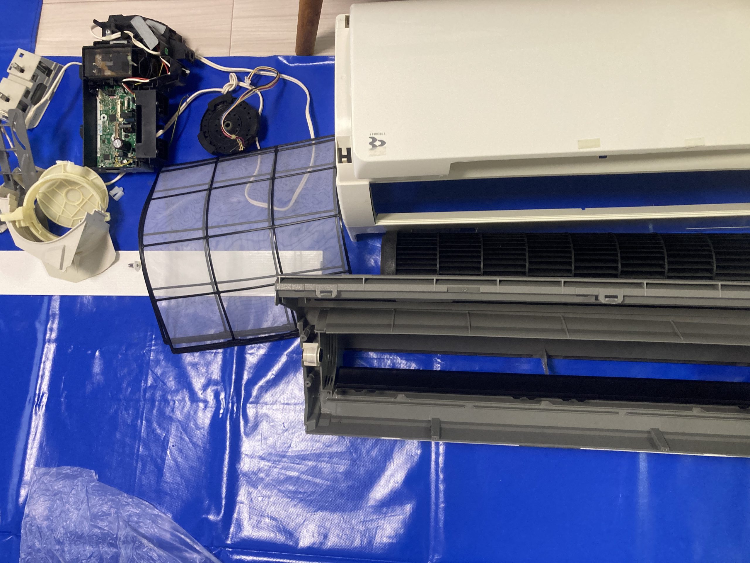 ダイキンスタンダードエアコンの完全分解洗浄