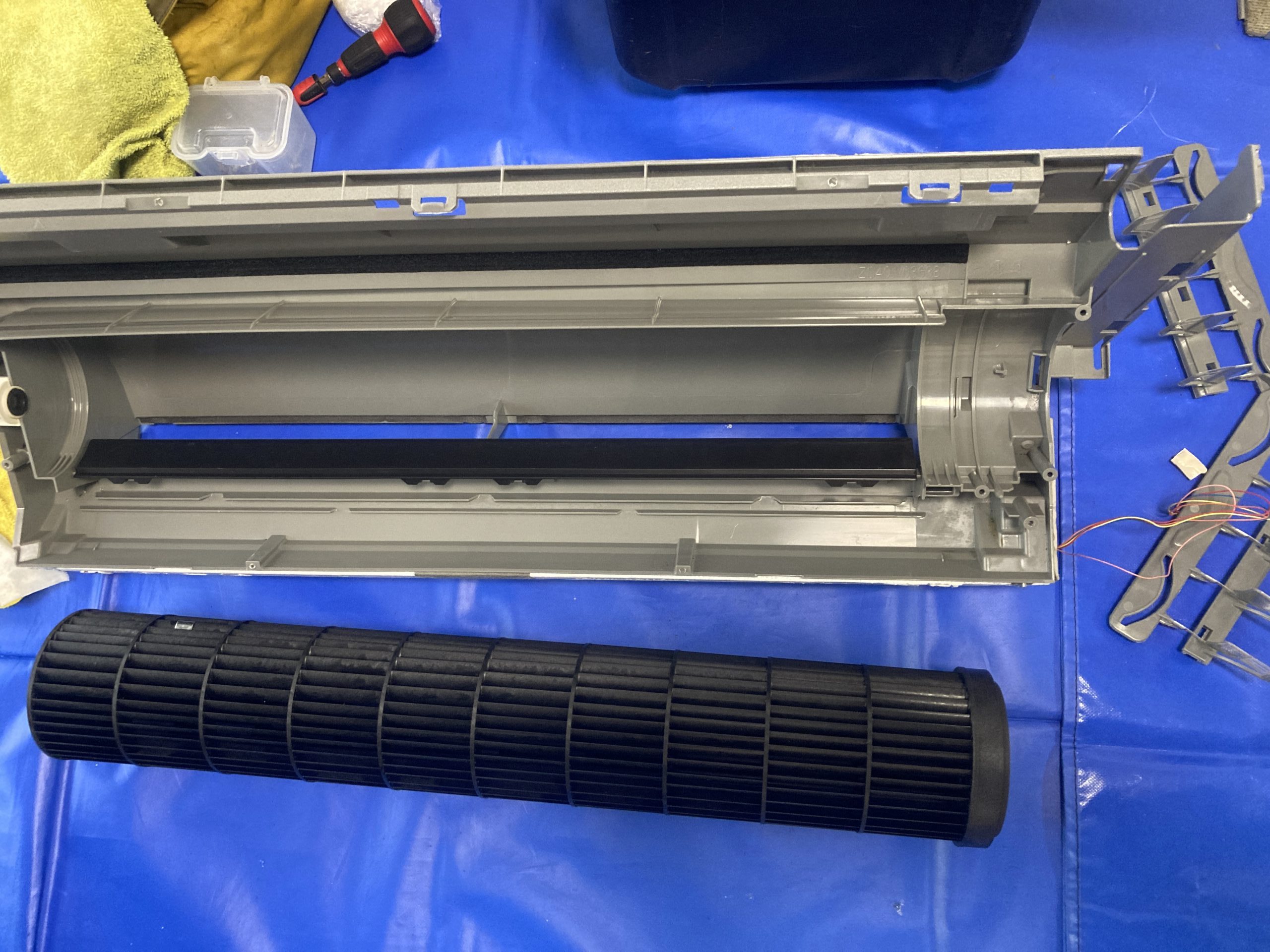 ダイキンエアコンのドレンパンと送風ファン